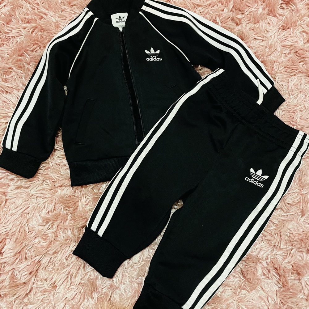 Infant Adidas Track Suit 6-9 months. EUC. NO FLAWS, FADING or STAINS! Like NEW